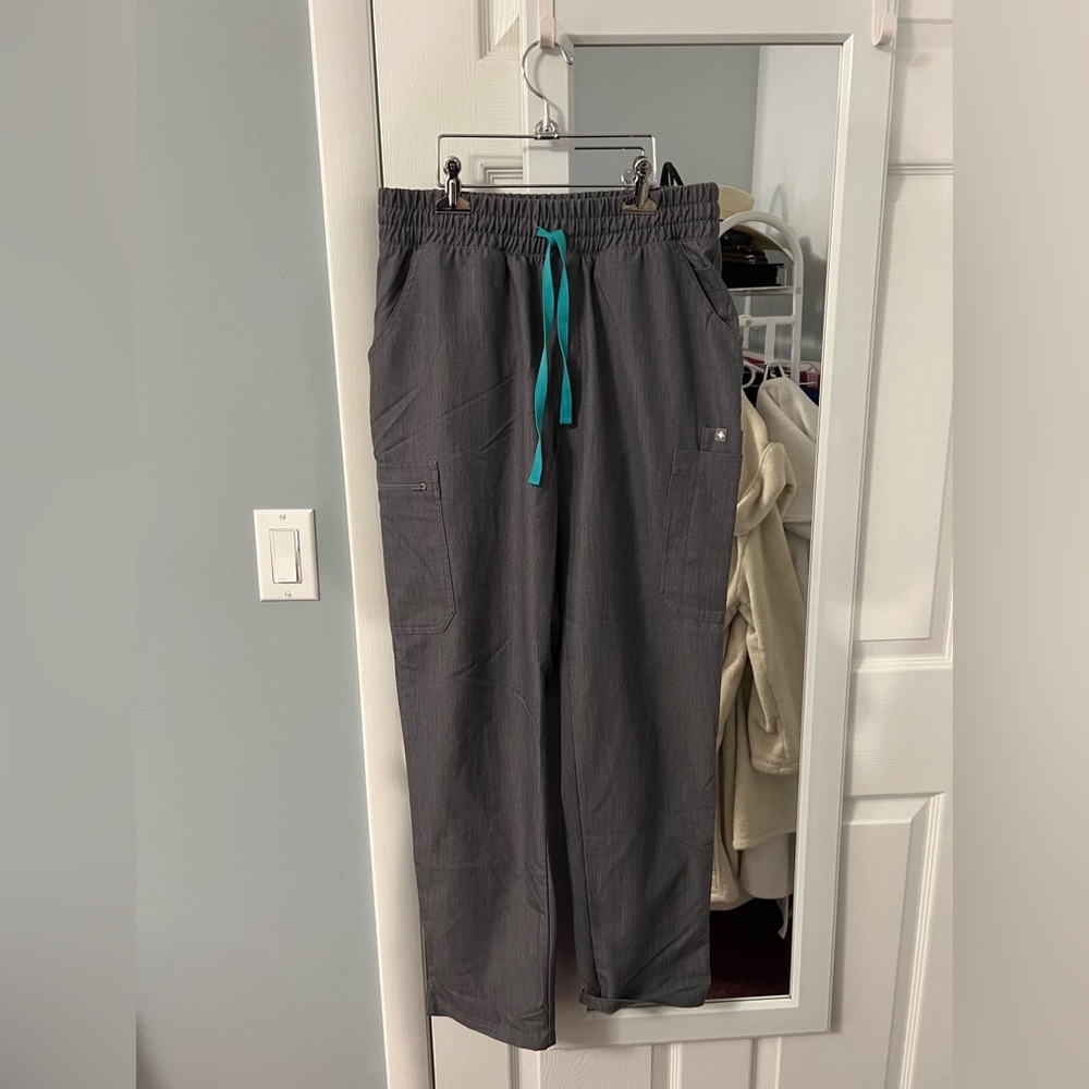 Figs Women’s Yola Pant - Size M, Graphite